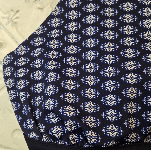 Athleta Tangier High Neck Tankini Top in Blue/White Abstract Print Preowned 36DD - Picture 11 of 12